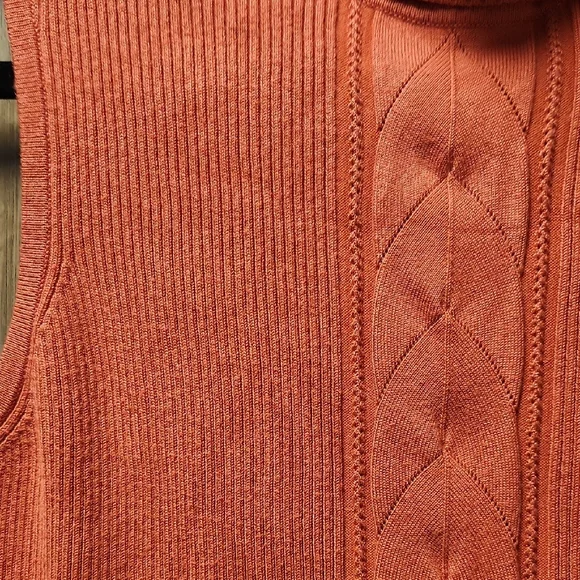 Elegant Coral Turtleneck Sweater - Picture 2 of 4